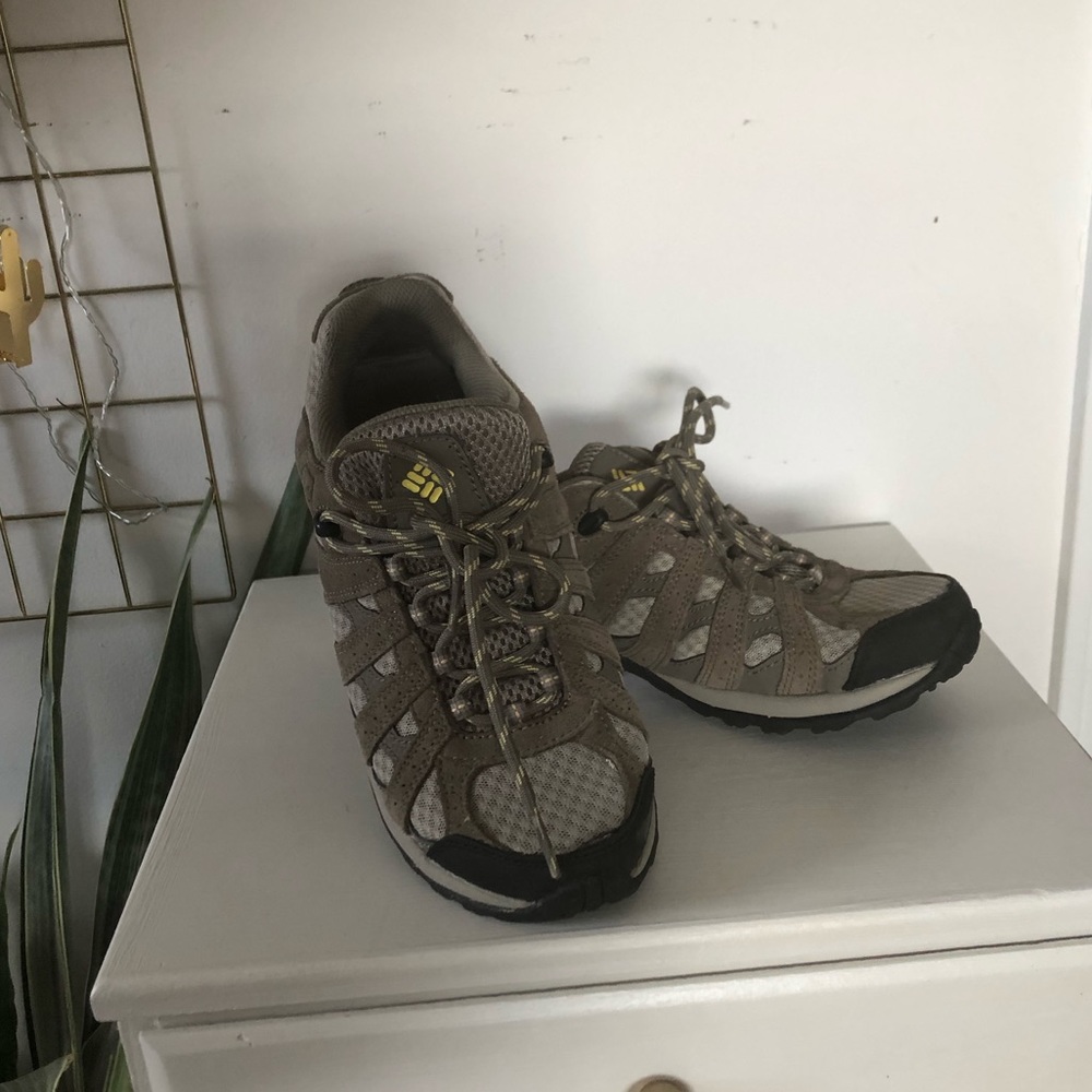 Columbia Redmond Hiking Shoe NWT